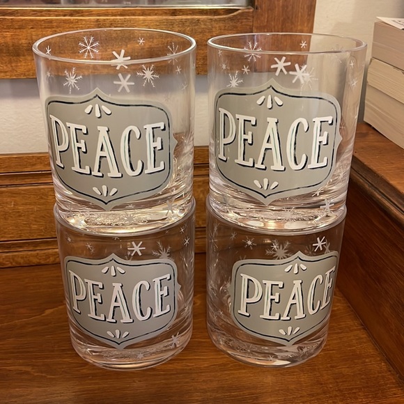 Holiday Set for 4 - Picture 2 of 10